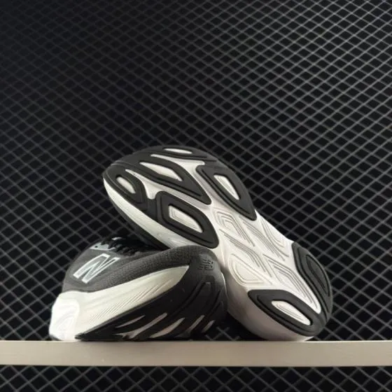 New Balance FuelCell More V5 Black White Silver EU 36-45 Running Shoe - Unisex BS-83440