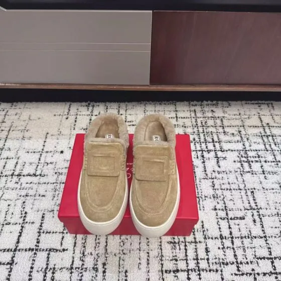 Roger Vivier NewViv beige white light brown sneaker