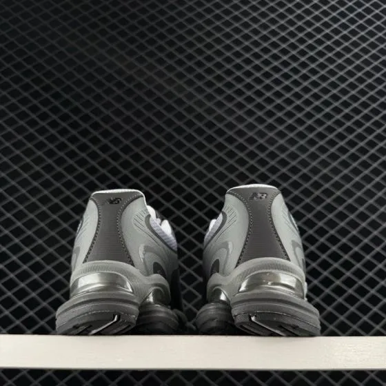 New Balance 2000 Grey Black White Silver EU 36-46 5 Running Shoe - Unisex BS-82622