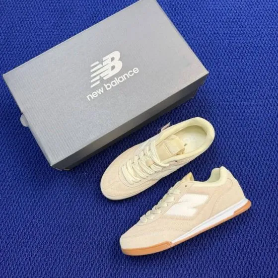 New Balance URC42EA Off White White Gum Brown EU 40 Skate Shoe - Men s BS-87110