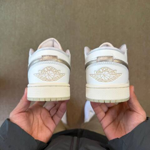 Jordan Air Jordan 1 Low SE HV5157-100 Sail Team Gold Pale Ivory EU 41 Sneaker - Men's (BS-87223)