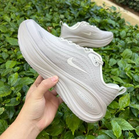 Nike Vomero Plus HV8150-001 Light Bone Phantom-Lt Iron Ore EU 40 Running - Men's (BS-87061)