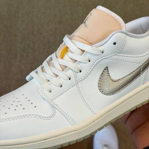 Jordan Air Jordan 1 Low SE HV5157-100 Sail Team Gold Pale Ivory EU 41 Sneaker - Men's (BS-87223)
