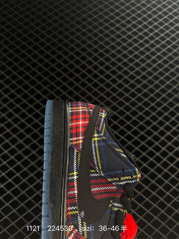 Nike Dunk Low Black Red Tartan Plaid EU 36-46 5 Casual - Unisex (BS-74079)