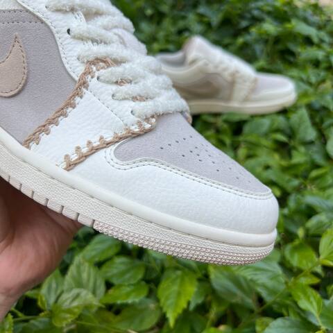 Jordan Air Jordan 1 Low SE HV4268 120 Light Orewood Brown Sail Hemp EUR 40 Sneaker - Men s BS-87237