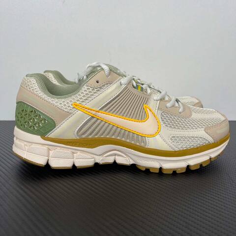 Nike Zoom Vomero 5 FQ6868-181 Sail Light Beige Olive Yellow Gum Running (BS-86998)