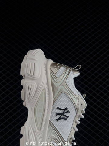 MLB Chunky Liner Off White Light Silver EU 35-45 Sneaker Casual Sneakers - Unisex