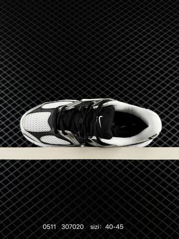 Nike V5 RNR White Black Silver EU 40-45 Running - Men's (BS-71533)