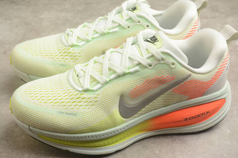 Nike Vomero 18 HM6803 300 green orange EU 42 running shoe
