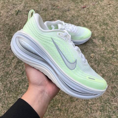 Nike Vomero Plus Sail Metallic Silver Neon Green EU 39 Running - Women's (BS-87058)