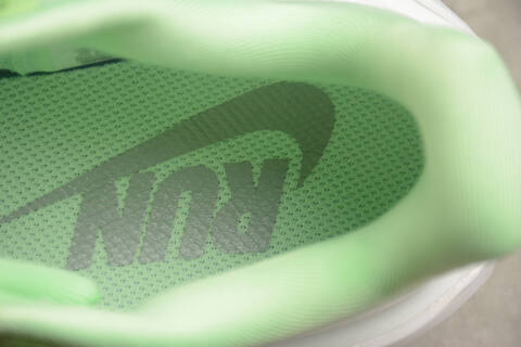 Nike VOMERO PREMIUM Lifestyle BS-59721