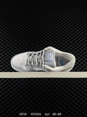 Nike SB Dunk Low Pro QS Sean Cliver Holiday Special DC9936 100 Light Grey White Gold Ice Blue EU 36-46 Skate - Unisex (BS-71356)