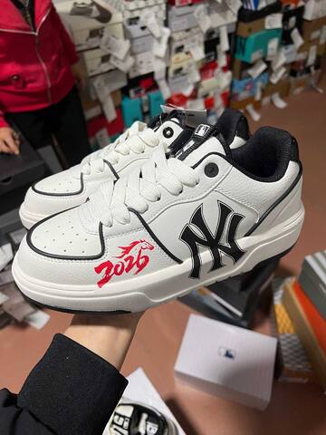 MLB Chunky Liner White Black Red Skate Shoe Skate