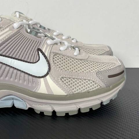 Nike Zoom Vomero 5 FZ3653-104 Light Orewood Brown Summit White Olive Light Blue Running (BS-87002)