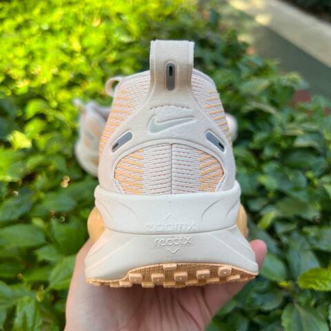 Nike Vomero 18 Guava Ice Sail-Orange Chalk EU 40 Running - Men's (BS-87052)