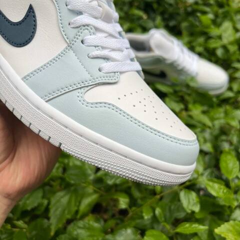 Jordan Air Jordan 1 Low 553558 400 Aura Squadron Blue White EUR 40 Sneaker - Men s BS-87166