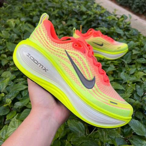Nike Vomero Plus HV8150-800 Bright Mango Metallic Dark Grey EUR 40 Running - Men's (BS-87045)