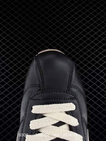 Nike Classic Cortez Nylon Black White Gum EU 36-41 5 Lifestyle - Unisex (BS-72772)