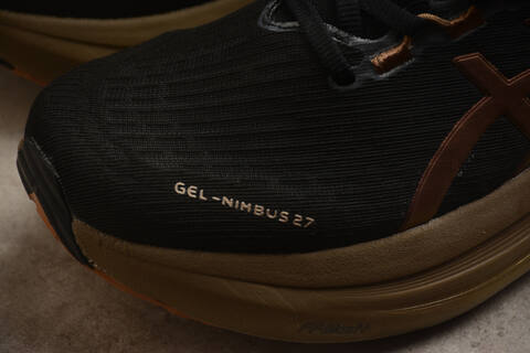 ASICS GEL NIMBUS 27 PLATINUM 1011C095 001 Black Beet Juice Brown US 8 5 EUR 42 UK 7 5 CM 26 5 Running Shoe Running Sneakers Men s BS-59740