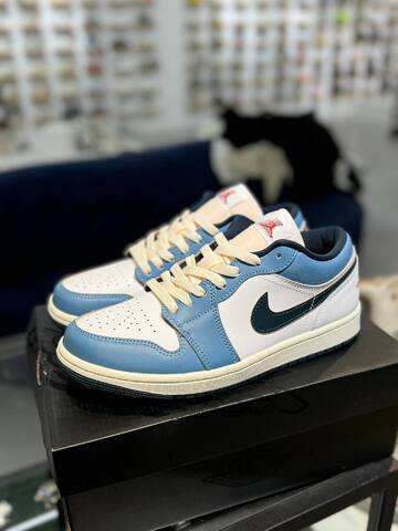 Jordan Air Jordan 1 Low SE HM3711-144 White Armory Navy Aegean Storm Cream EU 41 Sneaker - Men's (BS-87170)