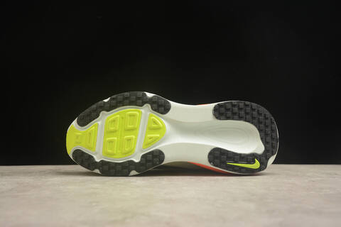 Nike Vomero 18 HM6803 300 Green Orange EU 42 Running Shoe - Men's (BS-59445)