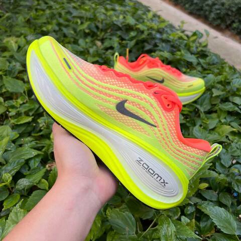 Nike Vomero Plus HV8150-800 Bright Mango Metallic Dark Grey EUR 40 Running - Men's (BS-87045)