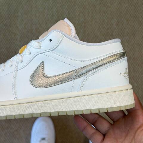 Jordan Air Jordan 1 Low SE HV5157-100 Sail Team Gold Pale Ivory EU 41 Sneaker - Men's (BS-87223)