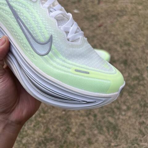 Nike Vomero Plus Sail Metallic Silver Neon Green EU 39 Running - Women's (BS-87058)