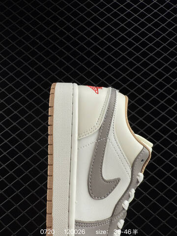 Jordan Air Jordan 1 Low White Grey Sail Gum Red EU 36-46 Sneaker - Unisex (BS-81039)