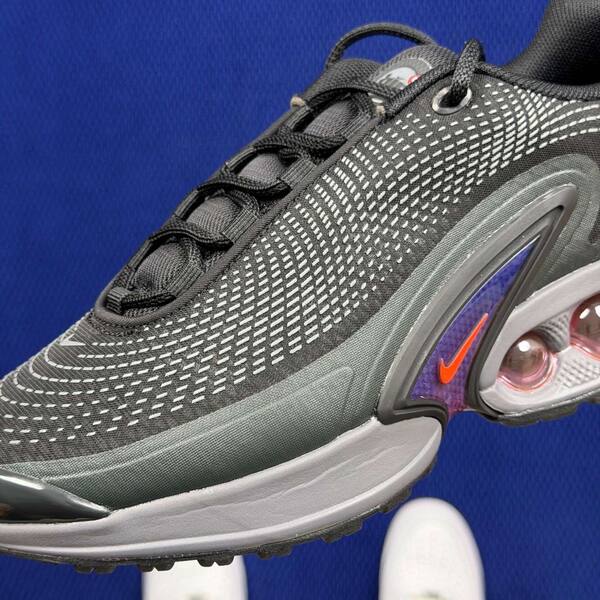 Nike Air Max DN Black Anthracite Smoke Grey with purple accents EU 40 running lifestyle