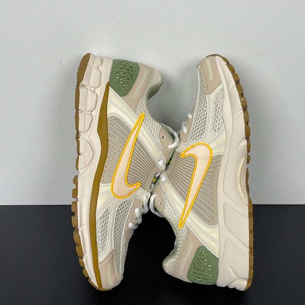 Nike Zoom Vomero 5 FQ6868-181 Sail/Light Orewood Brown/Olive/Yellow/Gum running