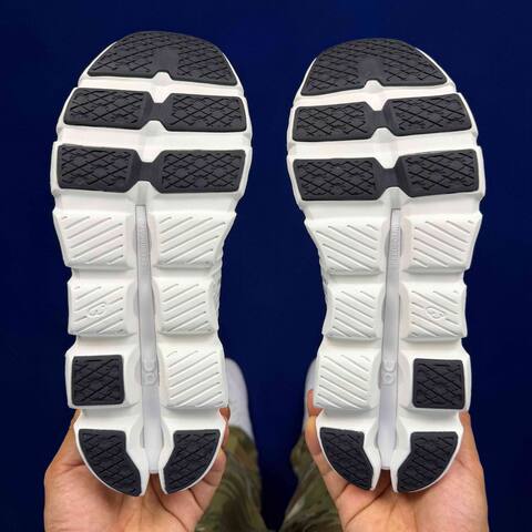 On Cloudswift 4 White Black Running Shoe Running Sneakers BS-86744