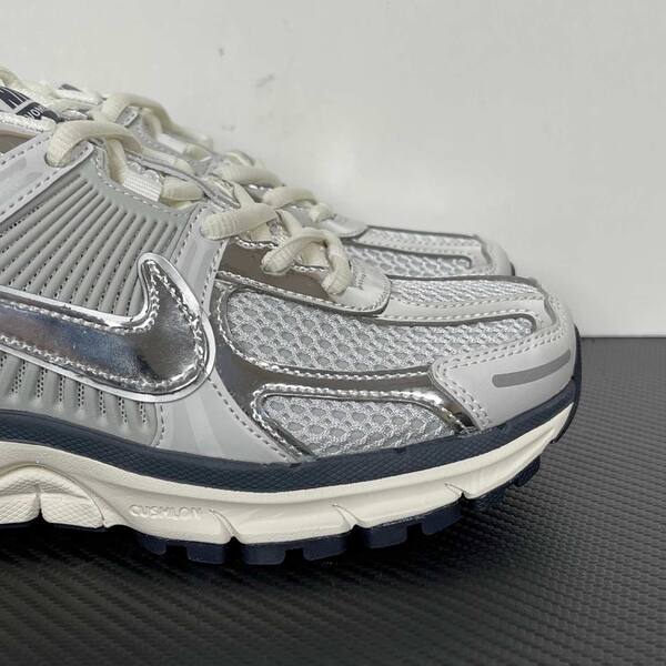 Nike Zoom Vomero 5 Silver/White/Navy running