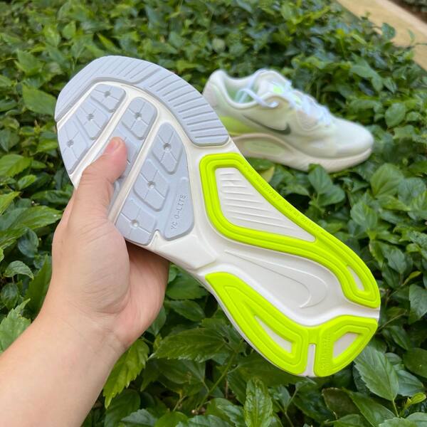 Nike Structure 26 Summit White / Chrome / neon yellow EU 40 running