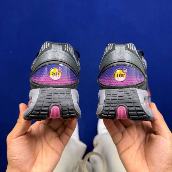 Nike Air Max DN Black Anthracite Smoke Grey with purple accents EU 40 running lifestyle