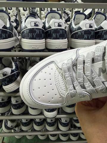 MLB Chunky Liner 3 ASXM046 White Silver Skate Shoe Skate