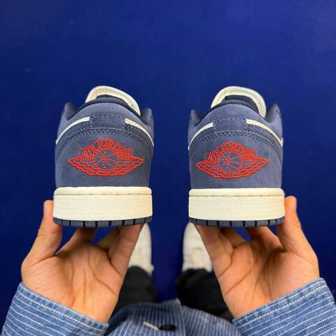 Jordan Air Jordan 1 Low SE IO7448-400 Sail Navy Blue Red US 7 UK 6 BR 38 EUR 40 CM 25 Sneaker - Unisex (BS-87171)
