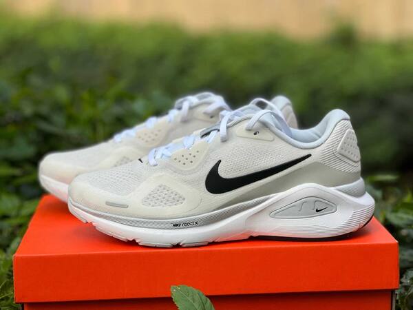 Nike Structure 26 ReactX HJ1102-100 White/Black EU 41 running
