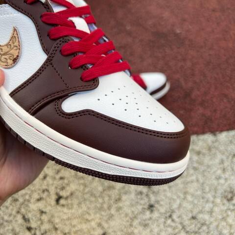 Jordan Air Jordan 1 Low SE IQ5321 121 Sail Hemp Chocolate White Red US 7 5 UK 6 5 BR 39 EUR 40 5 Cm 25 5 Sneaker - Unisex (BS-87241)