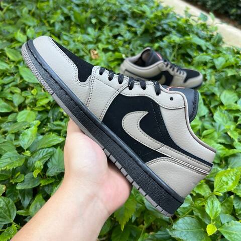 Jordan Air Jordan 1 Low SE IB7109 005 Black Olive Grey Light Wild Mango US 7 UK 6 BR 38 EUR 40 25 Cm Sneaker - Unisex (BS-87238)