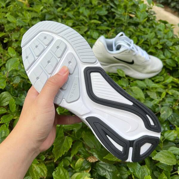 Nike Structure 26 ReactX HJ1102-100 White/Black EU 41 running