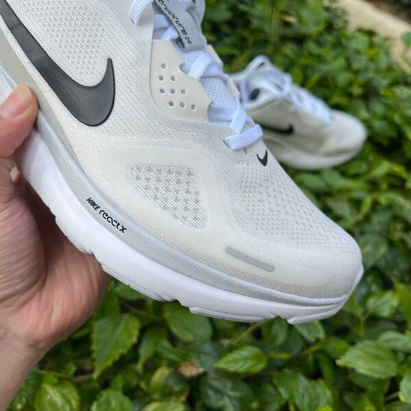 Nike Structure 26 ReactX White Black EUR 41 running lifestyle