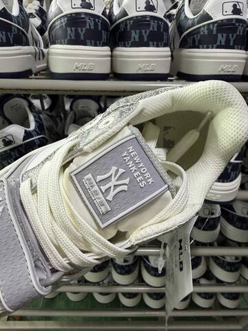 MLB Chunky Liner White Grey Off White Sneaker Casual