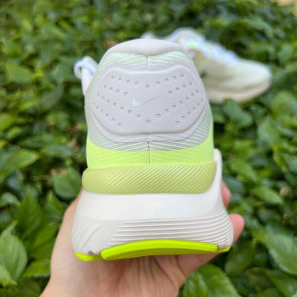 Nike Structure 26 Summit White / Chrome / neon yellow EU 40 running