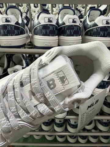 MLB Chunky Liner 3 ASXM046 White Silver Skate Shoe Skate