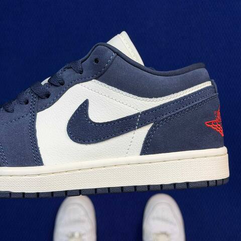 Jordan Air Jordan 1 Low SE IO7448-400 Sail Navy Blue Red US 7 UK 6 BR 38 EUR 40 CM 25 Sneaker - Unisex (BS-87171)