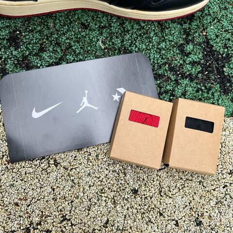 Jordan Air Jordan 1 Retro Low OG Nitro IB8958 001 Black Muslin Varsity Red EU 41 Sneaker - Men's (BS-87153)