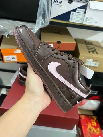 Jordan Air Jordan 1 Low SE IQ9787 262 Light Chocolate Pink Foam EUR 41 Sneaker - Men's (BS-87144)