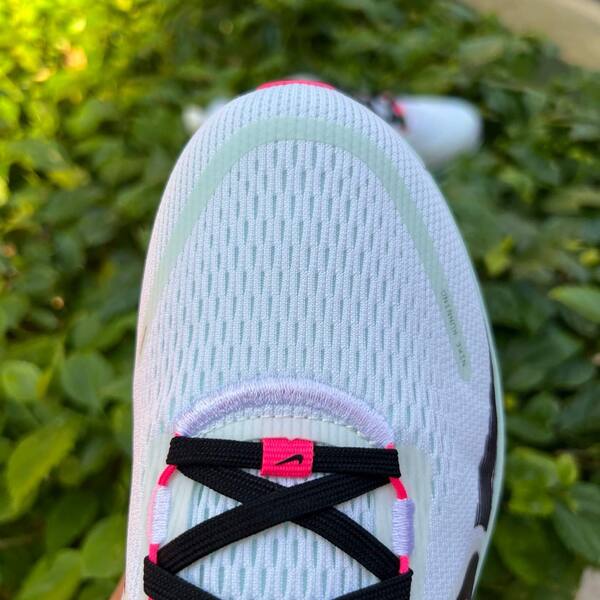 Nike Vomero 18 White/Black/Glacier Blue EU 40 running