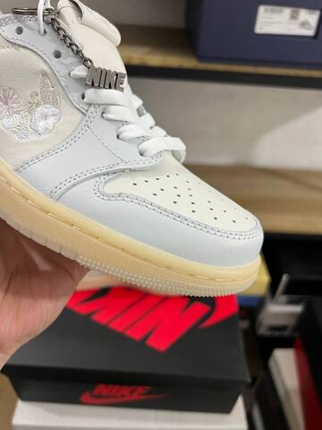 Jordan Air Jordan 1 Low OG IF4391 100 White Light Blue Pale Yellow EUR 39 Sneaker - Women's (BS-87236)